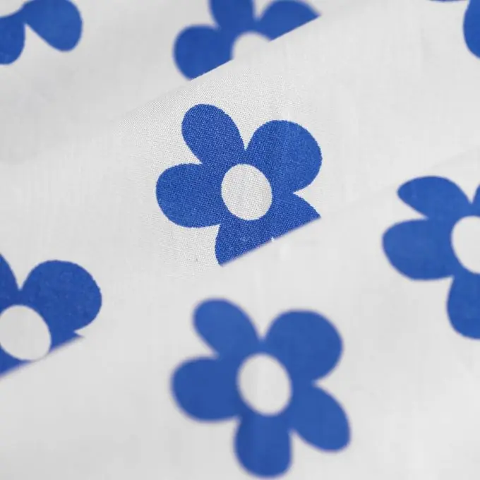 Neu Im Sortiment Baumwollpopeline Margueriten blau ecru