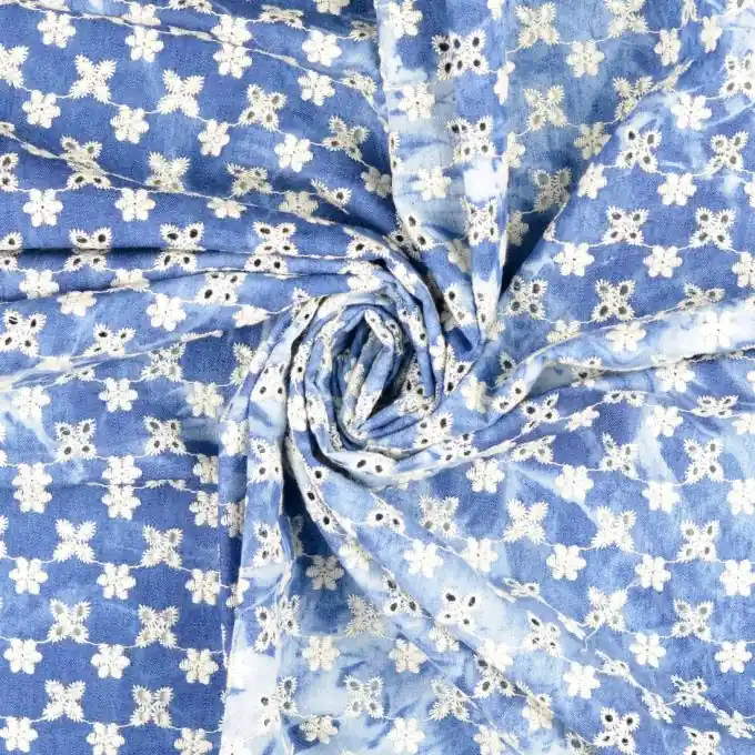 Saisonangebot Jeansstoff Washed out Stickereien blau