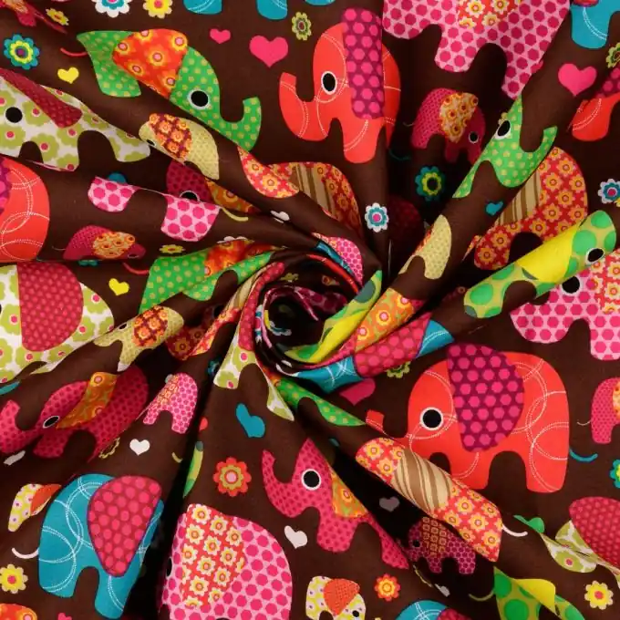 Brauner Baumwollstoff mit Elefanten, Blumen & Herzen für Kinderkleidung Kostenloser Rückversand