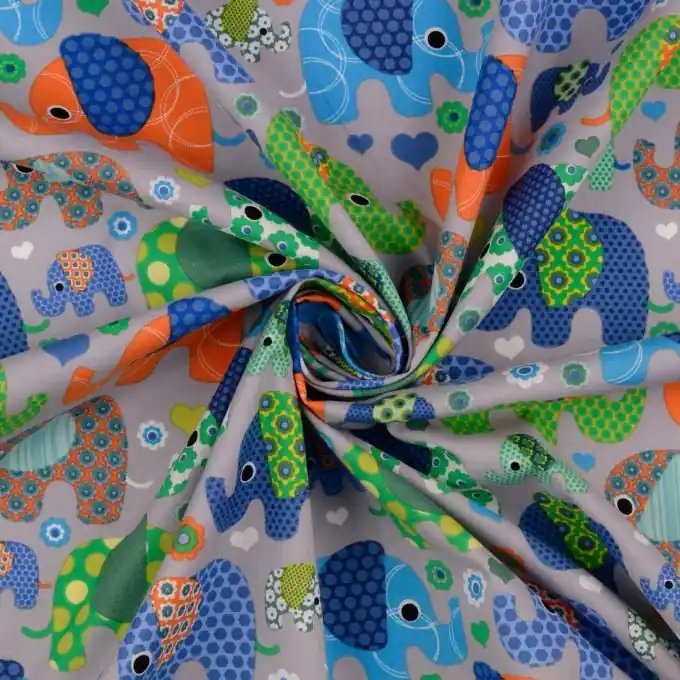 Handgefertigt Baumwollstoff mit Elefant-, Blumen- & Herz-Muster für Kinderkleidung