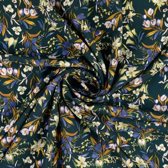 Stretch-Viskose-Popeline mit Natur-Blumendruck in Grün Geprüft