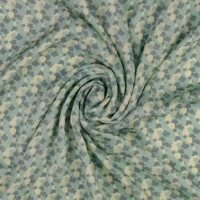 Finale Aktion Blauer Viskosesatin mit zarten Flecken – perfekt für Oberteile und Kleider