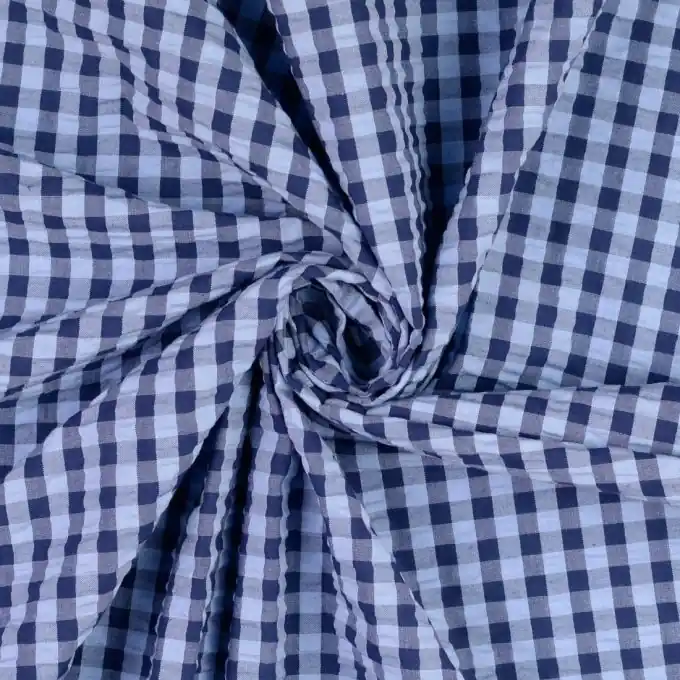 Jetzt Zugreifen Leichtes, geprägtes Gewebe in Blau mit Karomuster – ideal für Kleidung