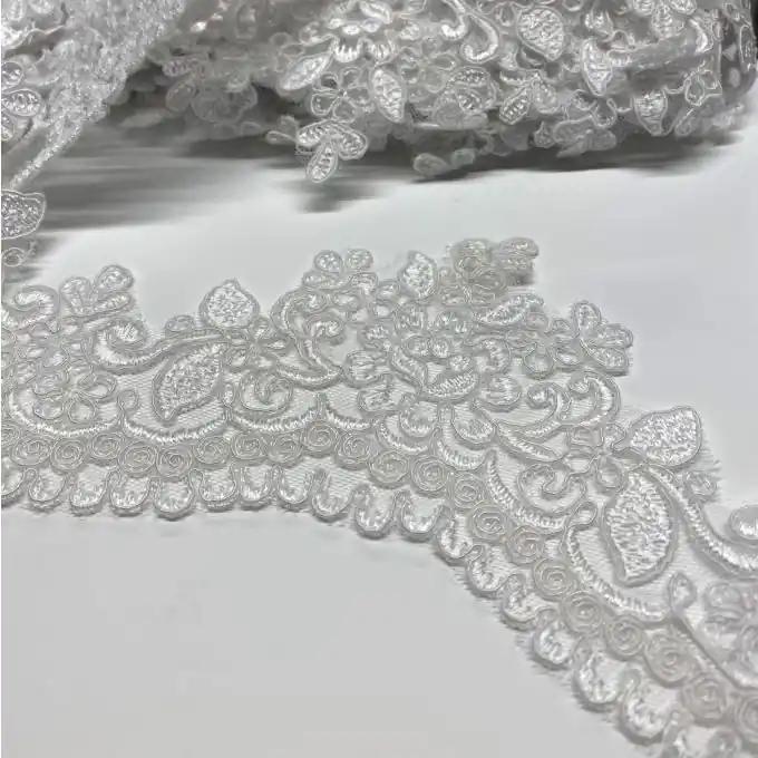 Blumiges Spitzen-Tüllband aus Italien in Weiß (8 cm) Top-Angebot