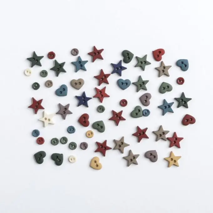 Beutel mit gemischten dekorativen Knöpfen in Stern-, Herz- und Kreisform Billig