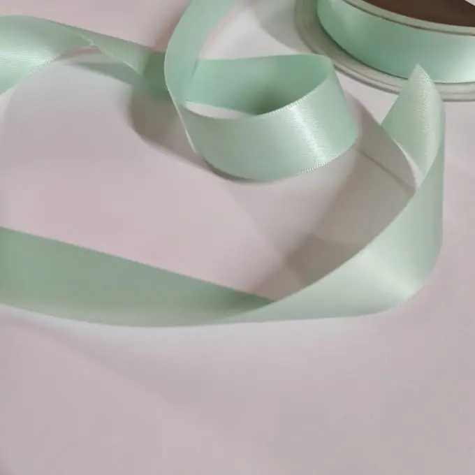 Aktuell Satinband 25 mm in Wassergrün