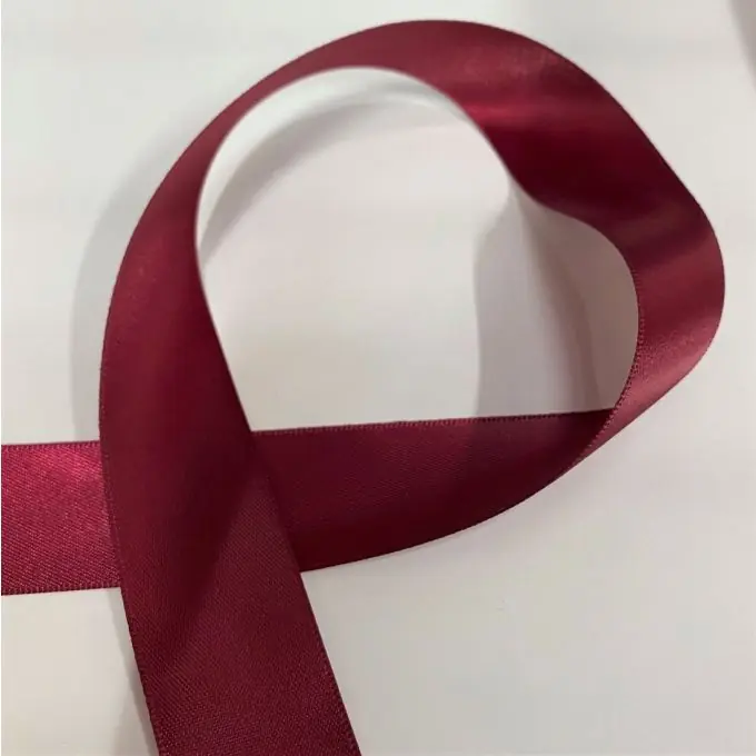 Band aus dunkelrotem Satin, 25 mm breit Direktkauf