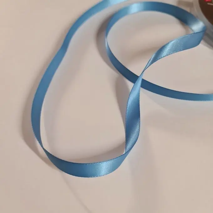 Mengenrabatt Doppelseitiges einfarbiges Satinband 9 mm in intensivem Himmelblau