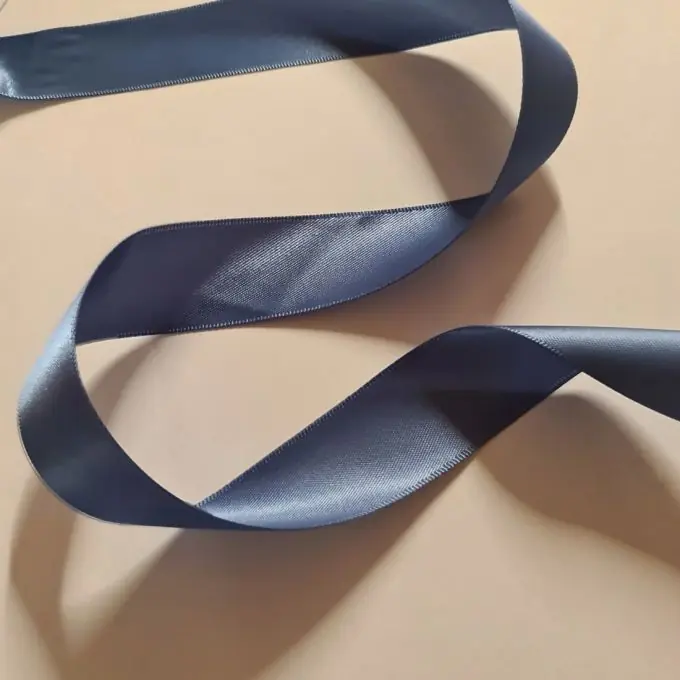 Echt Doppelseitiges einfarbiges Satinband 25 mm in Aschegrau