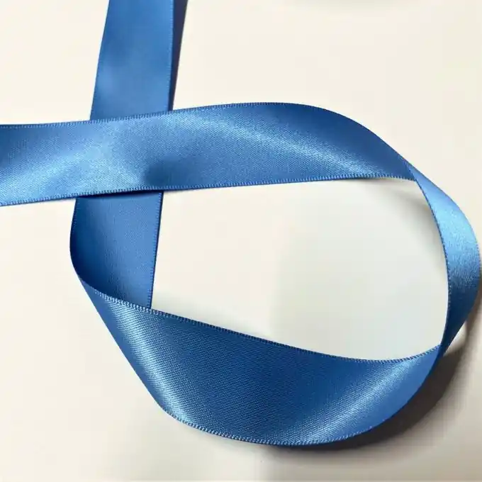 Highlight Doppelseitiges einfarbiges Satinband 25 mm in intensivem Himmelblau