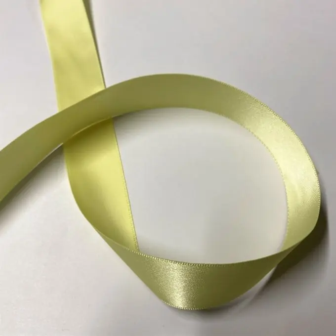 Doppelseitiges einfarbiges Satinband 25 mm in hellgrün Sonderangebot