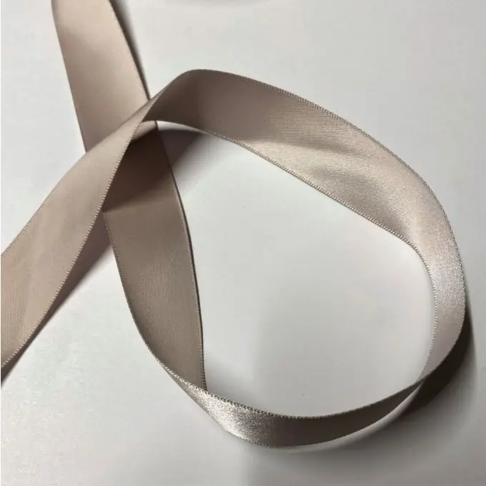 Meistverkauft Doppelseitiges einfarbiges Satinband 25 mm Ton