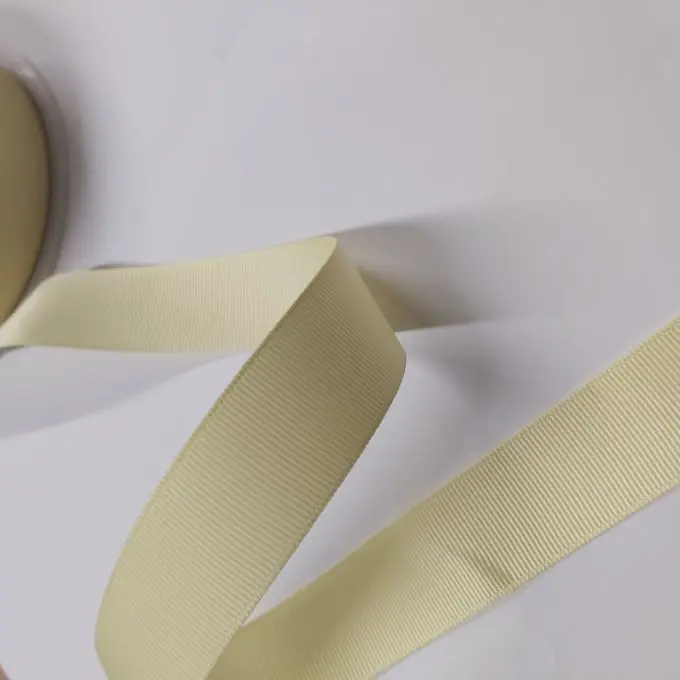 Gelbes einfarbiges 25 mm breites Ripsband Jetzt Bestellen