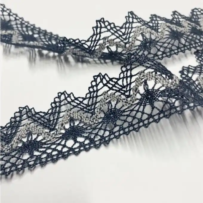 Kostenloser Rückversand Zarte grau-schwarze Spitzenborte