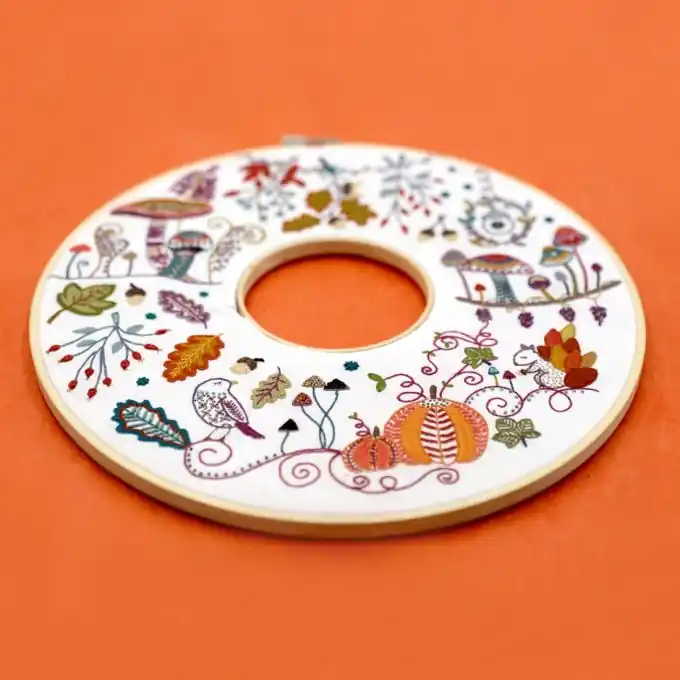 Top-Preis Herbstkranz-Set mit weißem Stoff und Stickgarn