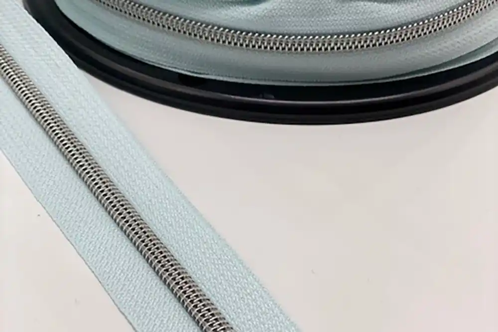 Reißverschluss metallisiert breite Raupe eisblau/silbermatt Neu