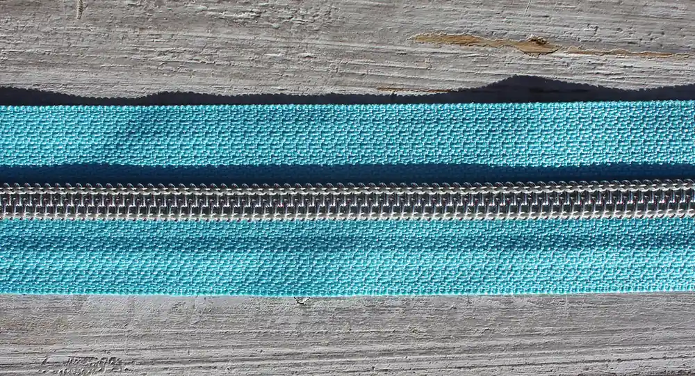 Heute Kaufen Reißverschluss metallisiert breite Raupe himmelblau