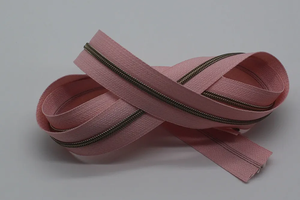 Reißverschluss metallisiert schmale Raupe rosé/messing-antik Aktuell