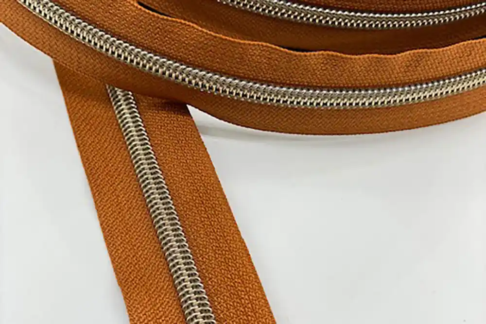 Reißverschluss metallisiert breite Raupe marone/messing-antik Ab Werk