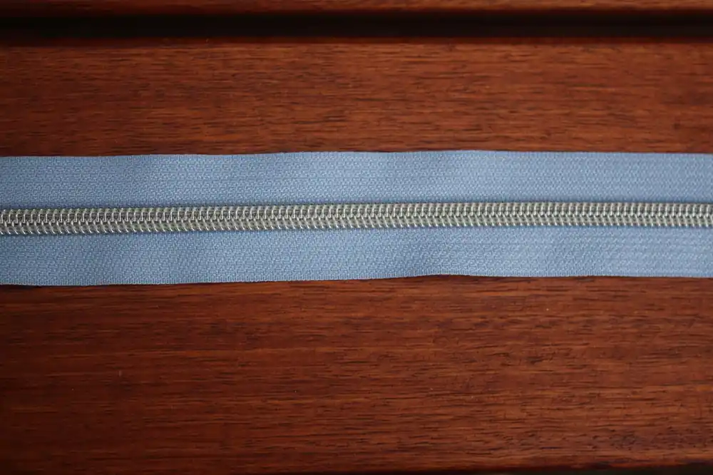 Reißverschluss metallisiert hellblau breite Raupe Jetzt Bestellen