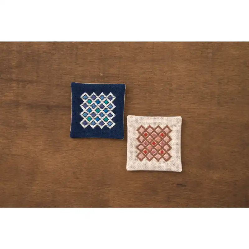 Olympus Kogin Stickpackung „Tetohari Box Untersetzer B Navy / Beige, 2 Stk“, Zählmuster, 9,5×9,5cm, Original aus Japan Ab Werk