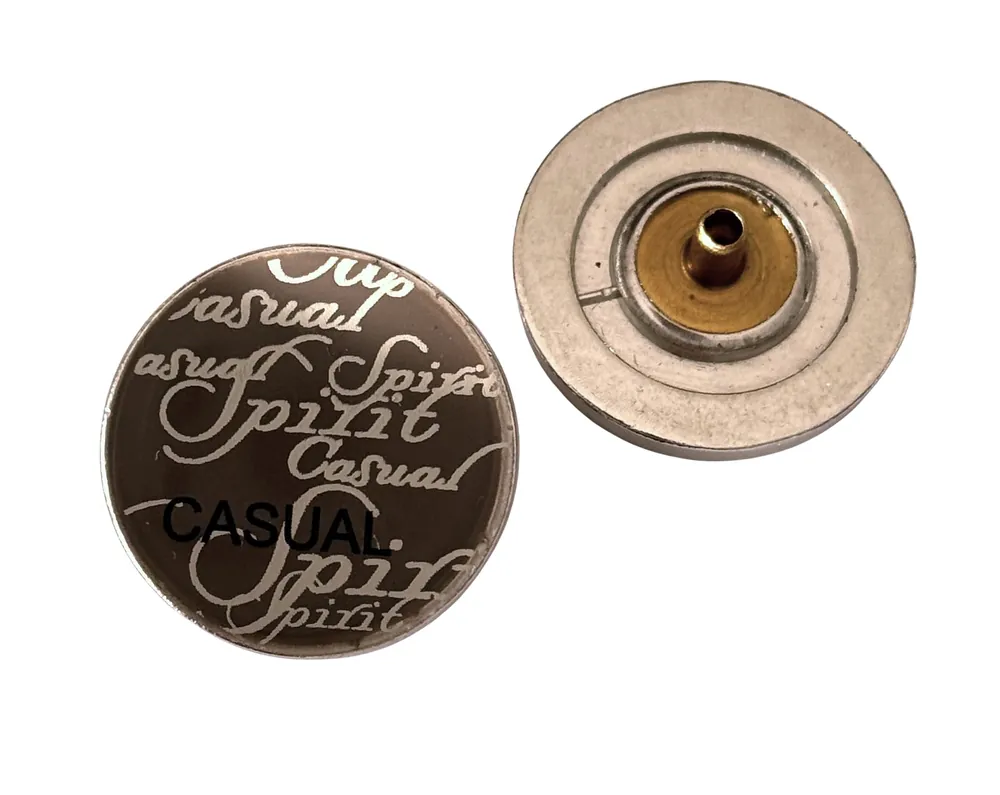 Must-Have Druckknopf Braun – Casual Spirit NK-168, sportlich & elegant