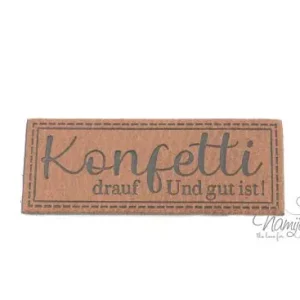 Billig 1 Stück - XL KuNSTLEDER LABEL KONFETTI DRAUF UND GUT IST! - AUFNÄHER MIT VORGEDRUCKTER NÄHNAHT - 60mm x 25mm