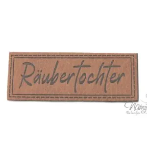 1 Stück - XL KuNSTLEDER LABEL RÄUBERTOCHTER - AUFNÄHER MIT VORGEDRUCKTER NÄHNAHT - 60mm x 25mm Jetzt Zugreifen