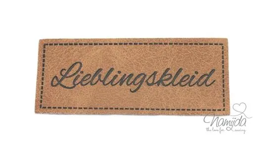 1 Stück – XL KuNSTLEDER LABEL LIEBLINGSKLEID – AUFNÄHER MIT VORGEDRUCKTER NÄHNAHT – 60mm x 25mm Sichere Zahlung