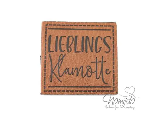 1 Stück – XL KuNSTLEDER LABEL LIEBLINGS KLAMOTTE – AUFNÄHER MIT VORGEDRUCKTER NÄHNAHT – 40mm x 40mm Neu Im Sortiment