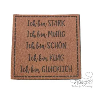 1 Stück - KuNSTLEDER LABEL - Ich bin...Stark, Mutig... - AUFNÄHER MIT VORGEDRUCKTER NÄHNAHT - 50mm x 50mm Preisknaller