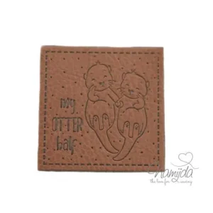 Exklusiv 1 Stück - SOFT KuNSTLEDER LABEL - my OTTER half - AUFNÄHER MIT VORGEDRUCKTER NÄHNAHT - 40mm x40mm