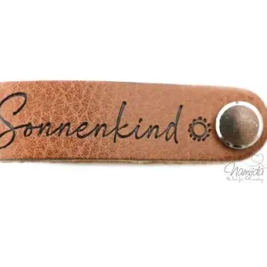 1 Stück - KNiCK MiCH KuNSTLEDER LABEL - SONNENKIND + KuPFER VERNICKELTE SCHRAUBE Preiswert