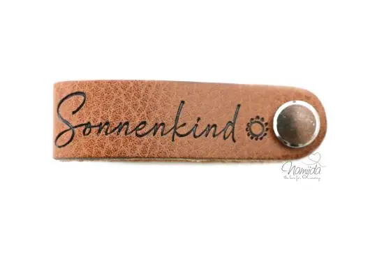 1 Stück – KNiCK MiCH KuNSTLEDER LABEL – SONNENKIND + KuPFER VERNICKELTE SCHRAUBE Preiswert