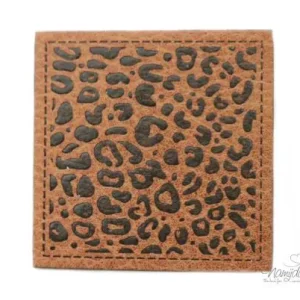 1 Stück - KuNSTLEDER LABEL - LEO - AUFNÄHER MIT VORGEDRUCKTER NÄHNAHT - 45mm x45mm Handgefertigt