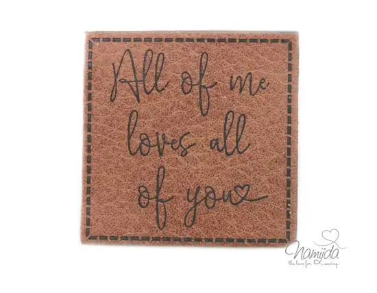1 Stück – KuNSTLEDER LABEL – All of me loves all of you – AUFNÄHER MIT VORGEDRUCKTER NÄHNAHT – 40mm x40mm Echt