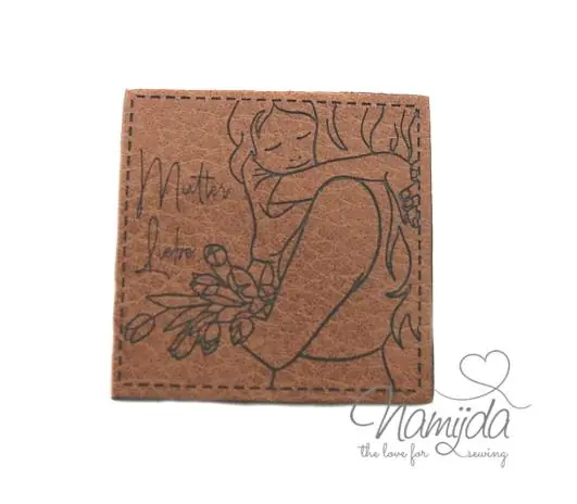 Weltweiter Versand 1 Stück – KuNSTLEDER LABEL – Mutter Liebe – AUFNÄHER MIT VORGEDRUCKTER NÄHNAHT – 40mm x40mm