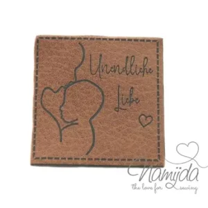 Meistverkauft 1 Stück - KuNSTLEDER LABEL - Unendliche Liebe - AUFNÄHER MIT VORGEDRUCKTER NÄHNAHT - 40mm x40mm