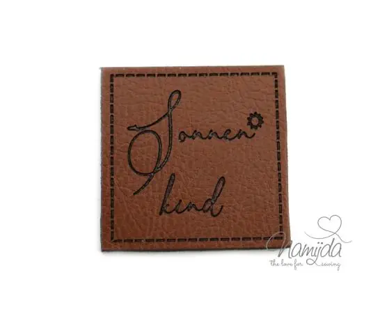 1 Stück – SOFT KuNSTLEDER LABEL – Sonnenkind – AUFNÄHER MIT VORGEDRUCKTER NÄHNAHT – 40mm x40mm Letzte Chance