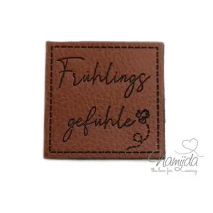 Angebot 1 Stück - SOFT KuNSTLEDER LABEL - Frühlingsgefühle - AUFNÄHER MIT VORGEDRUCKTER NÄHNAHT - 40mm x40mm