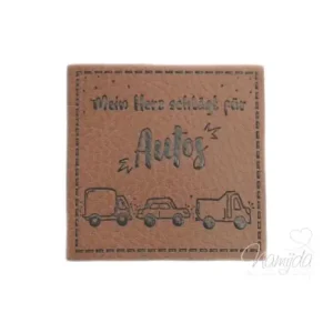 1 Stück - SOFT KuNSTLEDER LABEL - Mein Herz schlägt für Autos - AUFNÄHER MIT VORGEDRUCKTER NÄHNAHT - 40mm x40mm Mengenrabatt