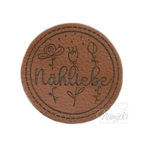 1 Stück - SOFT KuNSTLEDER LABEL - Nähliebe - AUFNÄHER MIT VORGEDRUCKTER NÄHNAHT - 45mm x 45mm Original