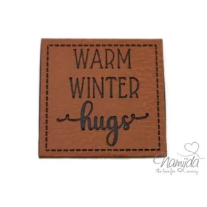 Versand Am Gleichen Tag 1 Stück - KuNSTLEDER LABEL - WARM WINTER hugs - AUFNÄHER MIT VORGEDRUCKTER NÄHNAHT - 40mm x 40mm
