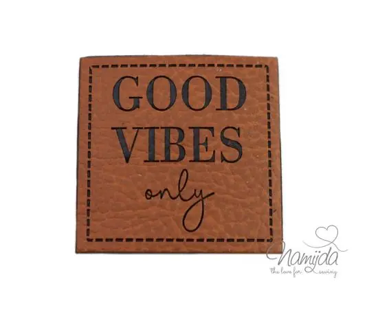 Aktuell 1 Stück – KuNSTLEDER LABEL – GOOD VIBES only – AUFNÄHER MIT VORGEDRUCKTER NÄHNAHT – 40mm x 40mm