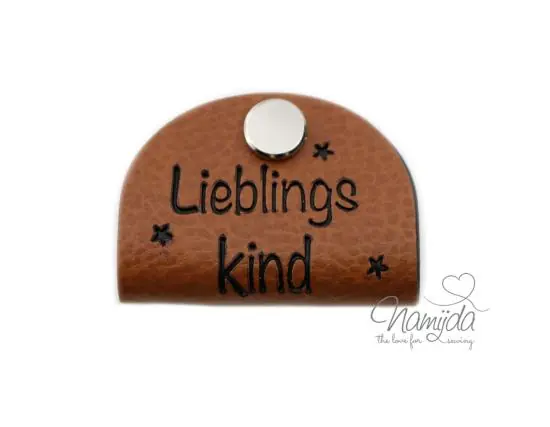 Top-Qualität 1 Stück – KNiCK MiCH KuNSTLEDER LABEL – LieblingsKind + KuPFER VERNICKELTE SCHRAUBE