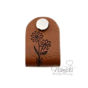 1 Stück - KNiCK MiCH KuNSTLEDER LABEL - BLUME + KuPFER VERNICKELTE SCHRAUBE Sale