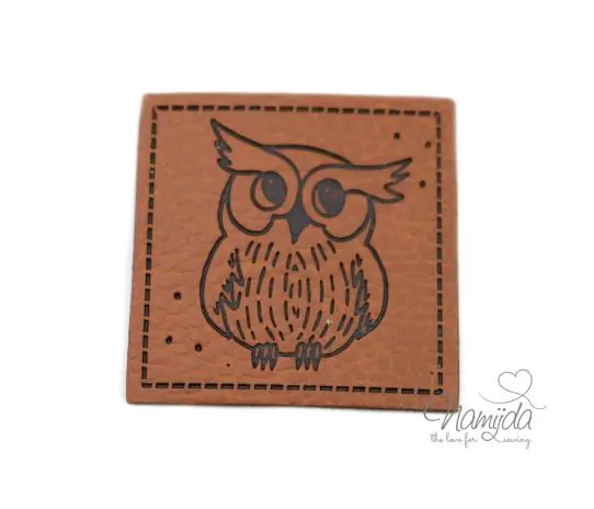 1 Stück – KuNSTLEDER LABEL – EULI – AUFNÄHER MIT VORGEDRUCKTER NÄHNAHT – 40mm x 40mm Preis Gesenkt