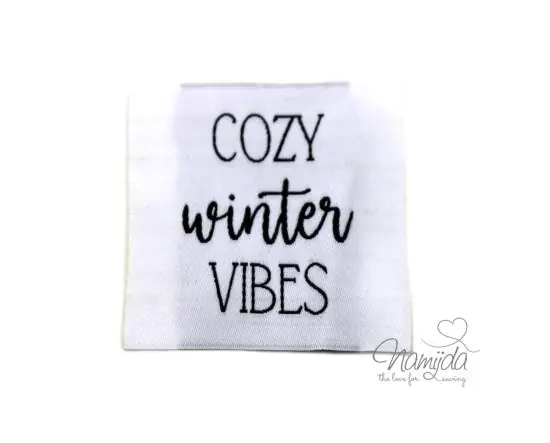 Weltweiter Versand 1 STCK. ♥ XL NAMIJDA EP WEBETIKETTEN – COZY winter VIBES – WEISS ♥