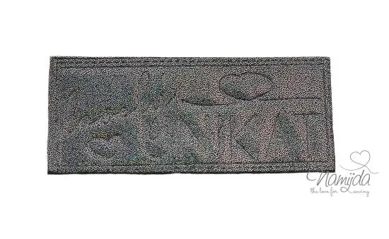 1 Stück – REFLEKTIERENDES LABEL – LOVELY UNIKAT GLITTER GRAU – AUFNÄHER MIT VORGEDRUCKTER NÄHNAHT – 70mm x 30mm Preisknaller