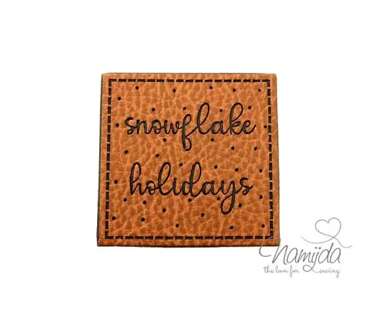 Highlight 1 Stück – X-MAS KuNSTLEDER LABEL – SNoWfLaKe HoLiDaYs – AUFNÄHER MIT VORGEDRUCKTER NÄHNAHT – 40mm x 40mm